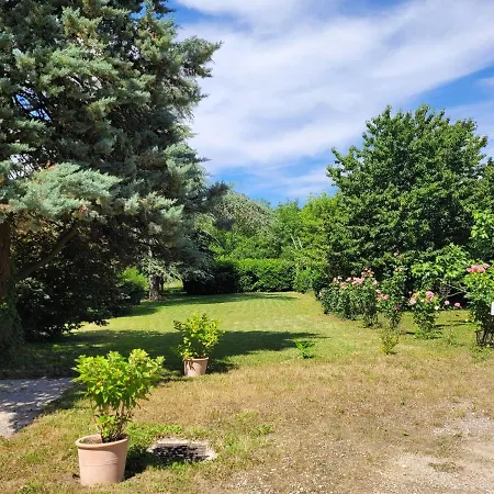 Penzion D'hotes Le Cedre Bleu 3*